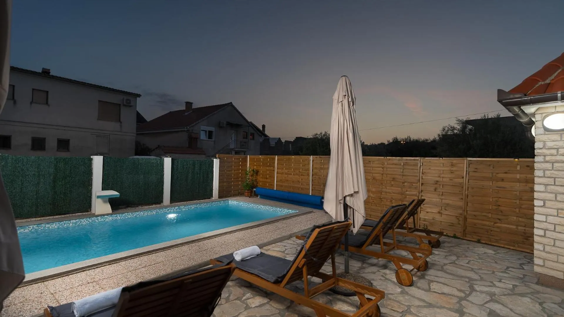 Holiday Home Daleo زادار 0*,